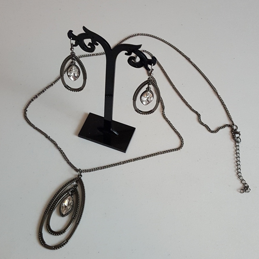 🆕Gunmetal‎ & Rhinestone Necklace Set